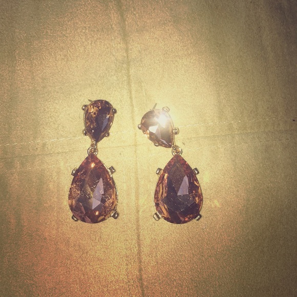 Tear Drop Crystal Earrings. - Picture 1 of 2
